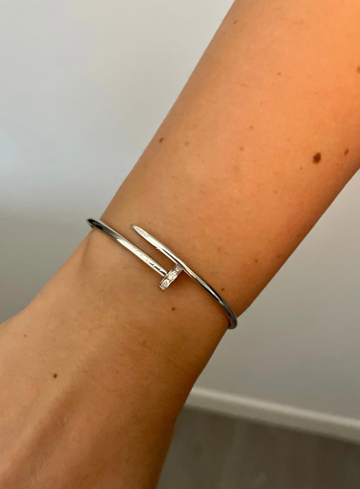 Clou fin diamant