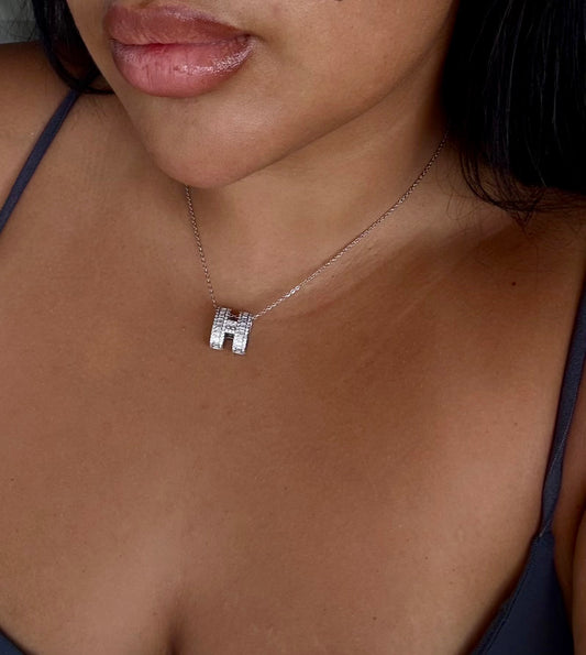 Collier H
